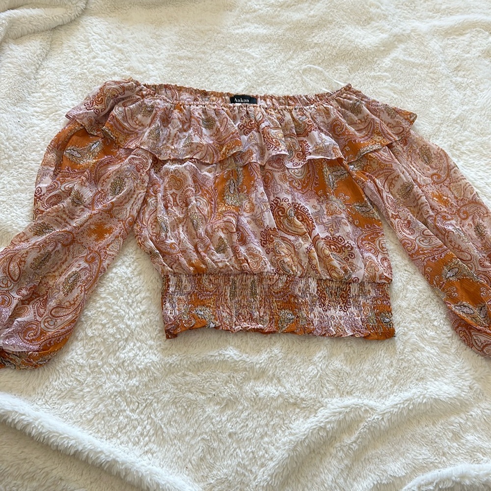 Three-quarter link sleeve, pink and orange paisley top